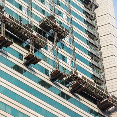 Plataforma de trabalho de escalada em mastro