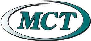 โลโก้ตัวอักษร "MCT" สีเขียวพร้อมเครื่องหมายถูกล้อมรอบ ได้รับแรงบันดาลใจจากนวัตกรรมของผู้ผลิตลิฟต์แบบกรรไกรชั้นนำ