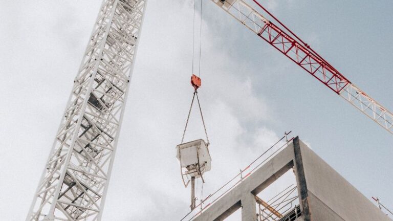 Guida dettagliata ai componenti di una gru: spiegazione della parte di base