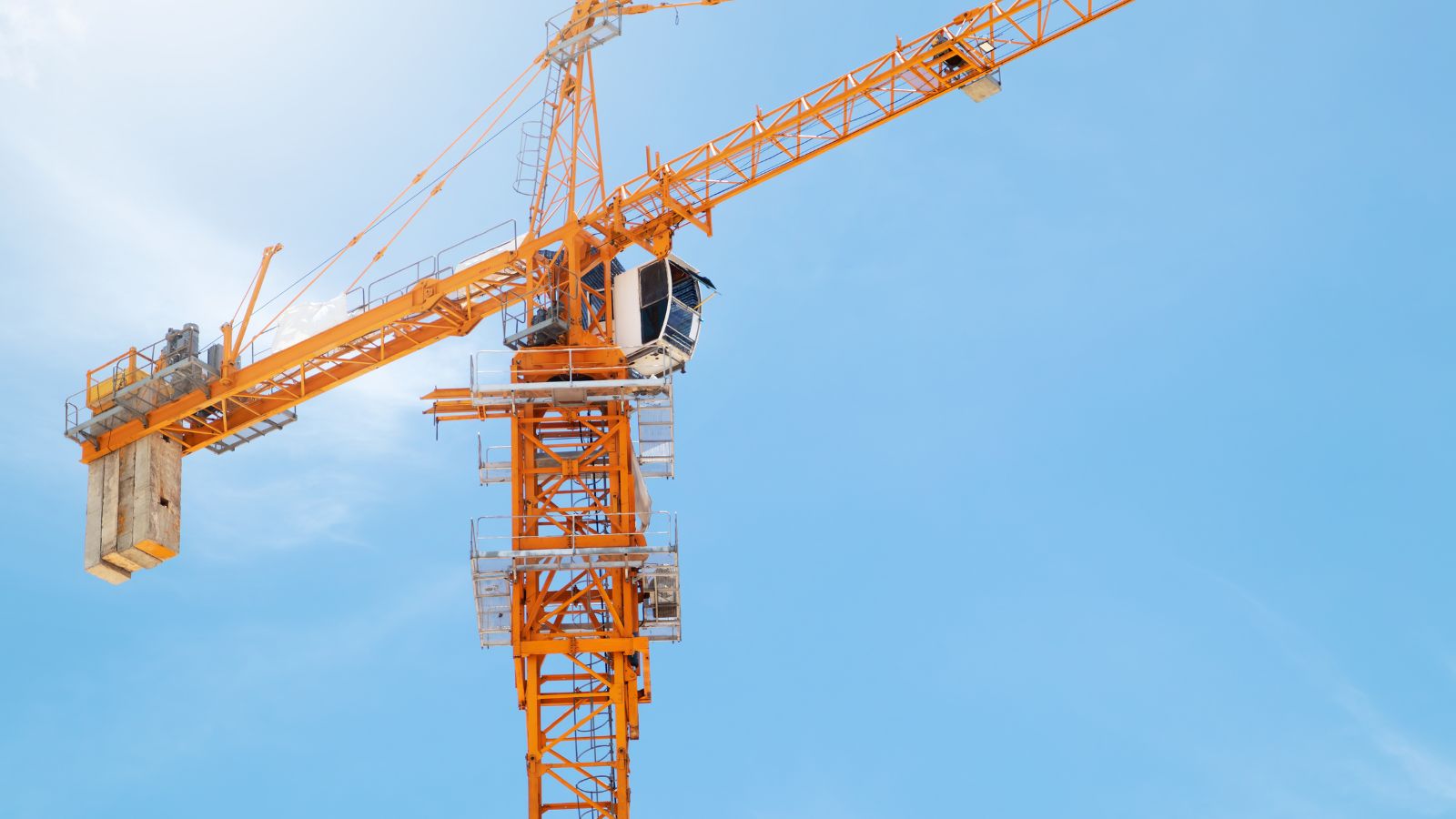 a hammer head tower crane